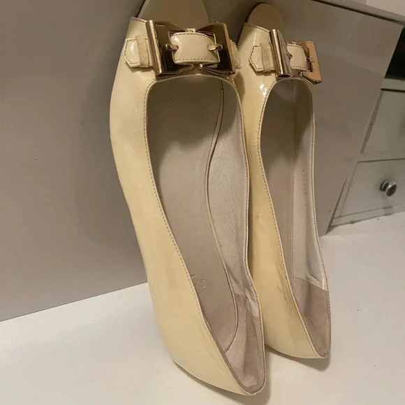 Gucci light lemon color patant leather open toe shoes in good conditions - Picture 15 of 16